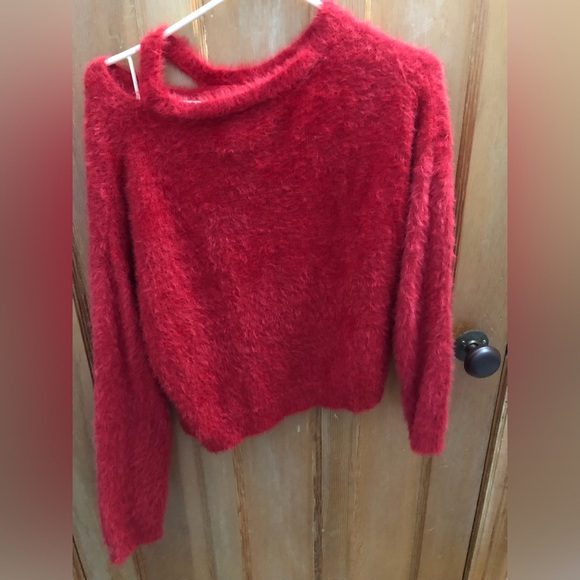 Furry red sweater for everyday, long sleeves showing left shoulder (size US: S) - Picture 3 of 4